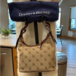 Dooney and bourke ladies shoulder bag in brown